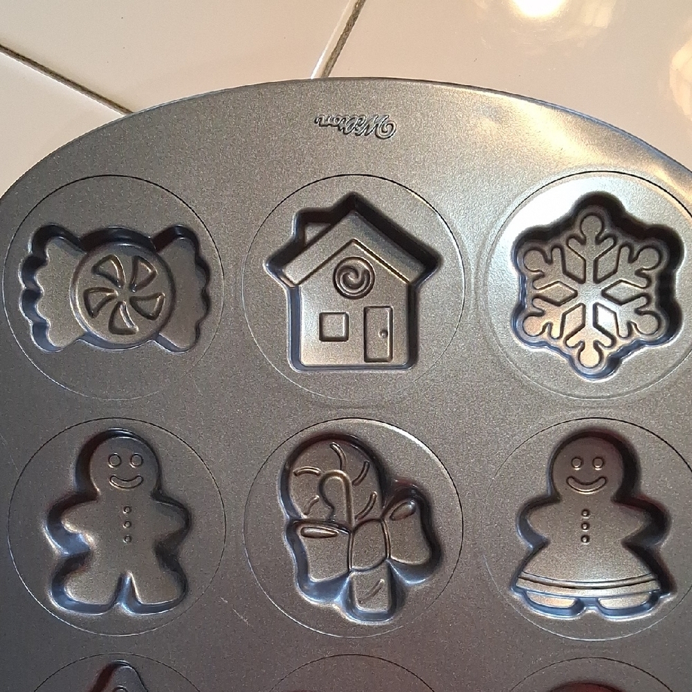 Wilton Holiday Mini Muffin Pan in Metallic Gray - Picture 3 of 9